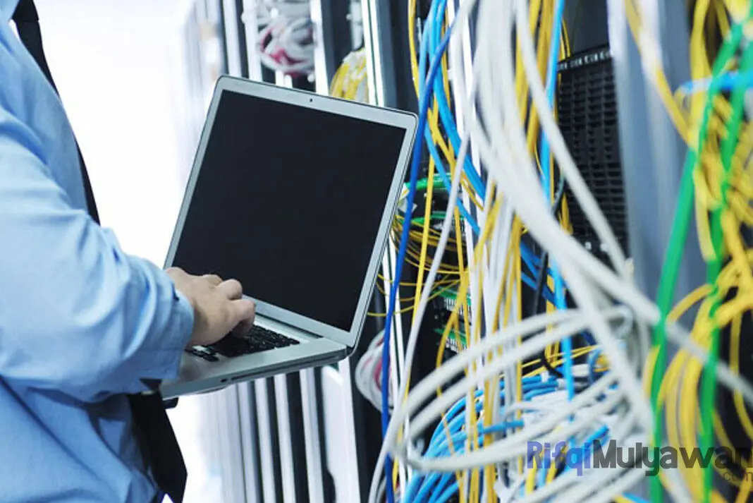 ilustrasi gambar bagaimana cara agar menjadi seorang network engineer dan apa saja sertifikasi dalam bidang rekayasa jaringan komputer atau network engineering
